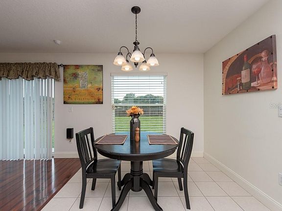 5th image of 7970 Carriage Pointe Dr