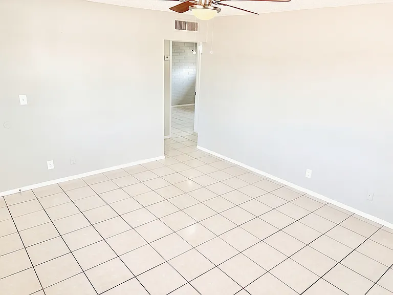 7012 N 76th Ave #1 — Photo 14