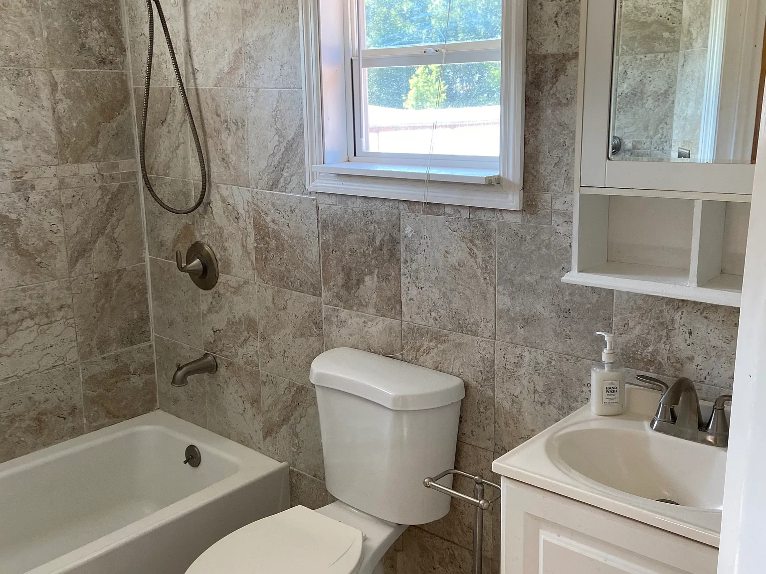 2 bed, 600 sqft, $1,350 — Photo 4