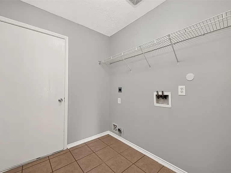19451 Nasworthy Dr — Photo 43