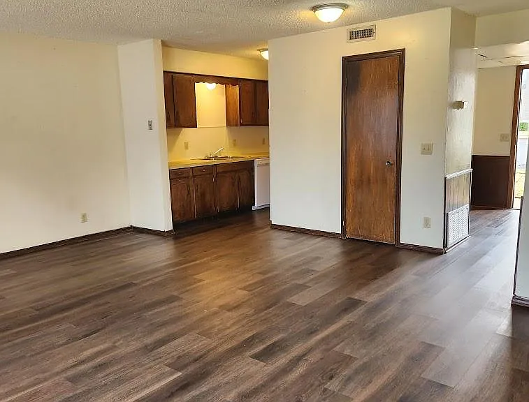 1400 N Perkins Rd #B9 — Photo 3