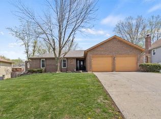 6203 Greenwood Dr, Shawnee, KS 66216