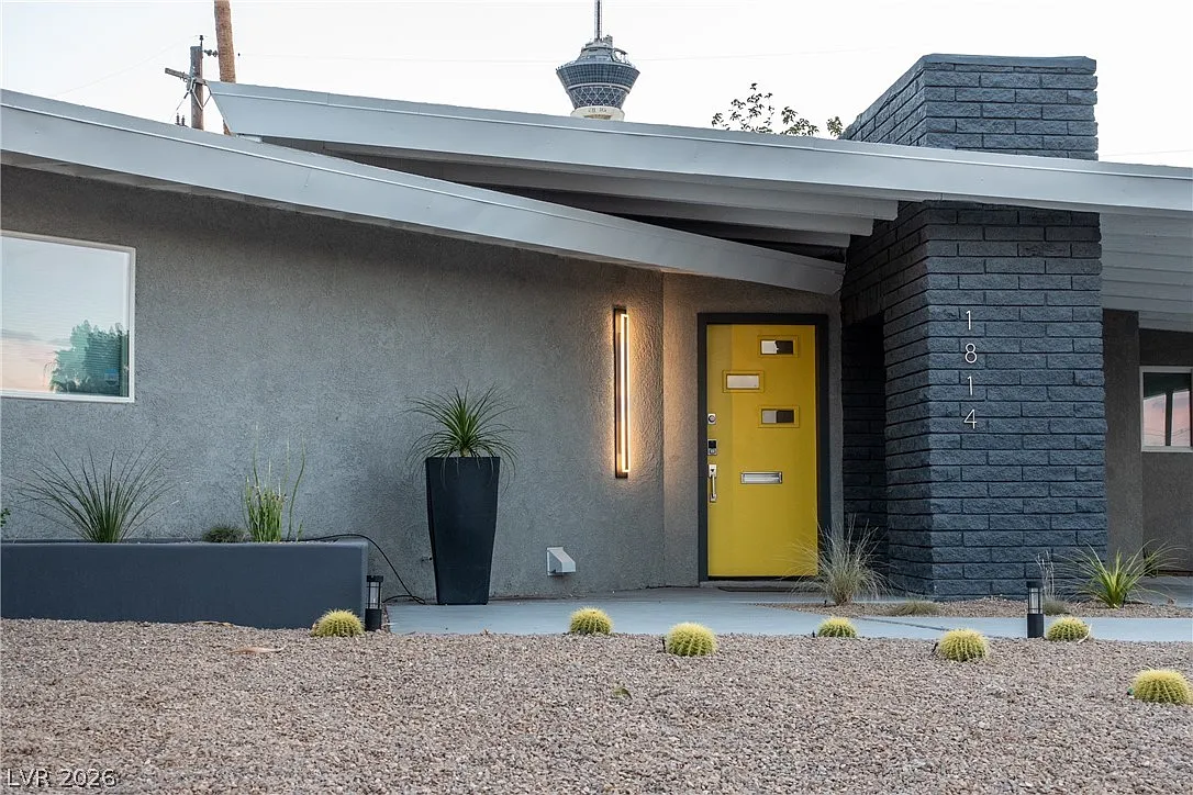 3 bed, 2.0 bath, 2036 sqft, $2,350 — Photo 2