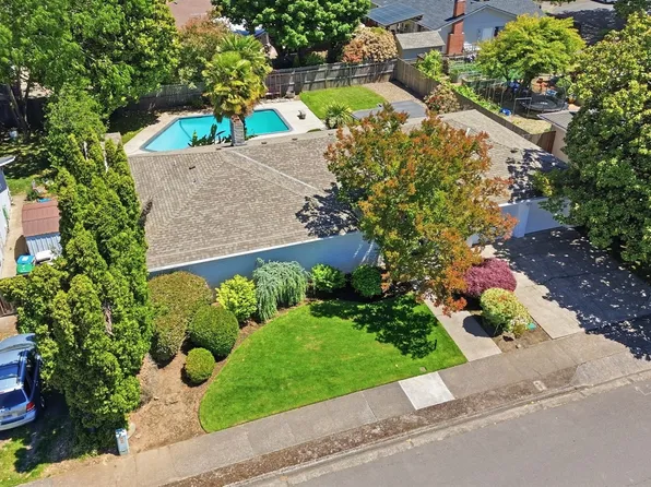 1665 Adkins St, Eugene, OR 97401