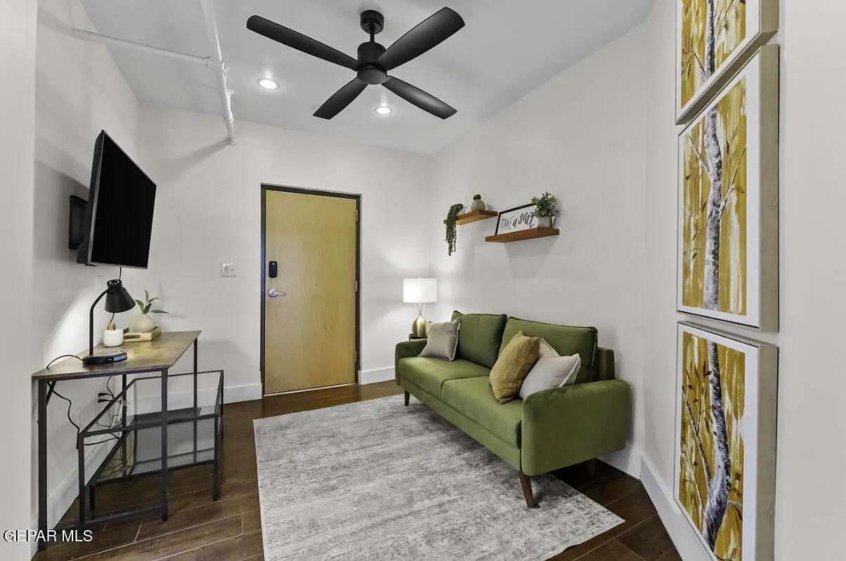 1 bed, 500 sqft, $900 — Photo 3