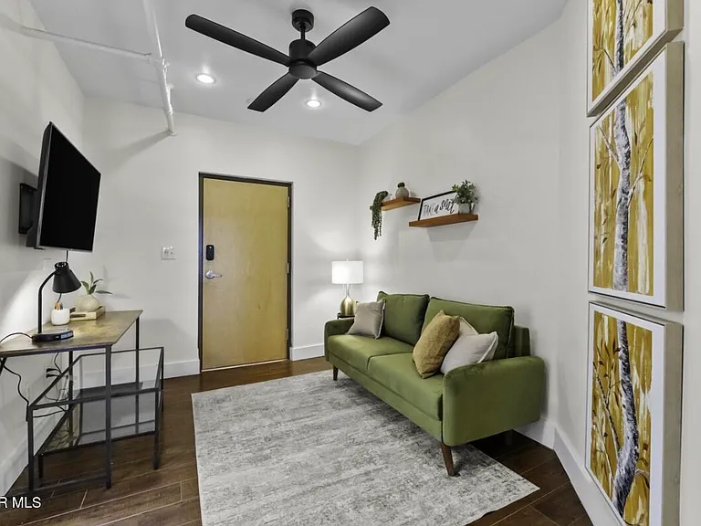 518 W San Antonio Ave #11 — Photo 3