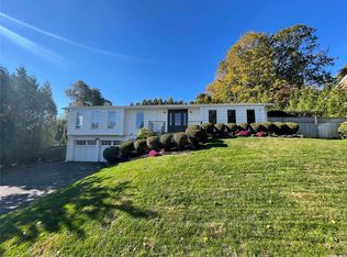 45 Harbor Park Dr, Centerport, NY 11721