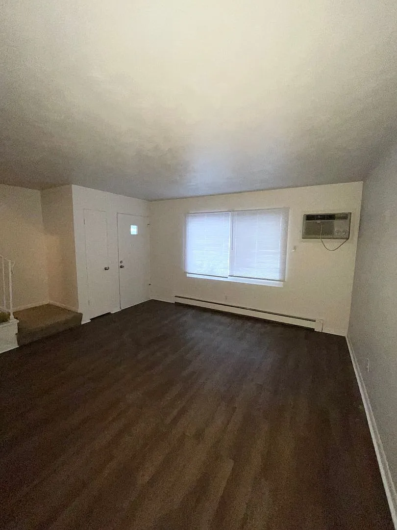 2 bed, 1.0 bath, 1020 sqft, $1,180 — Photo 3