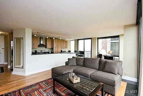 4th image of 345 W Fullerton Pkwy APT 1103