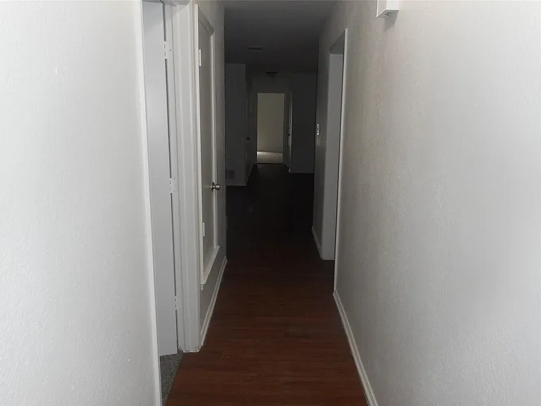 900 Milby Rd — Photo 8