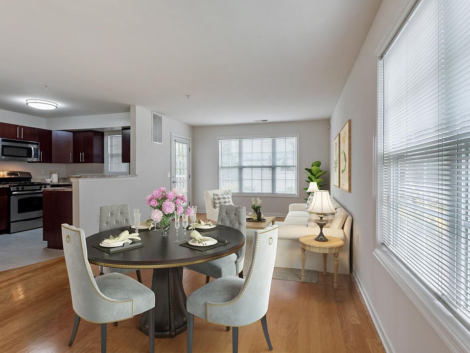2B2 Living Area /Kitchen