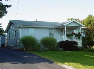 38 Parkway Estates Dr, New Cumberland, WV 26047