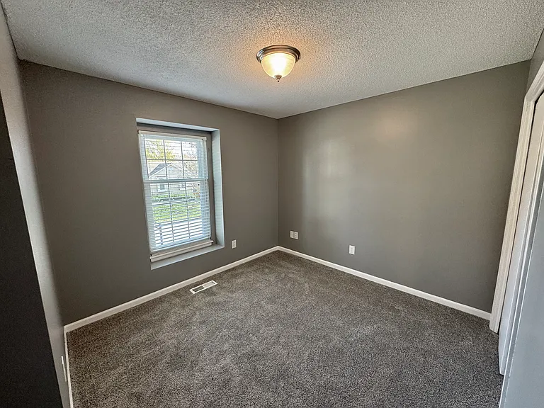 1412 SW Highland Dr — Photo 6