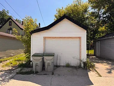 5 bed, 1500 sqft, $1,800 — Photo 2