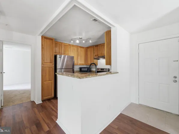 18529 Boysenberry Dr APT 303, Gaithersburg, MD 20879