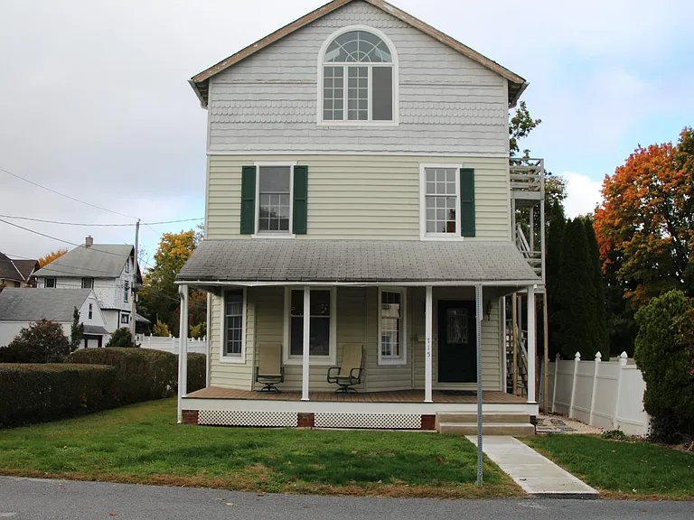 715 Berwyn Ave #2BR — Photo 8