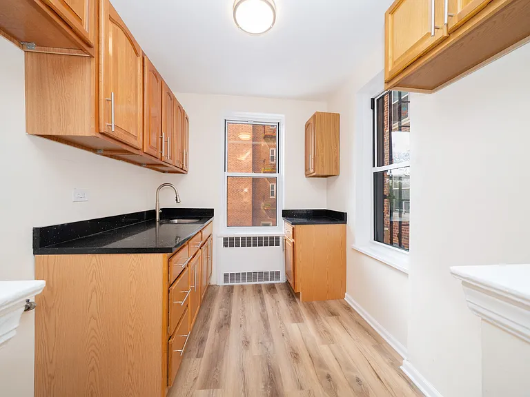 500 Kappock St #2L — Photo 6