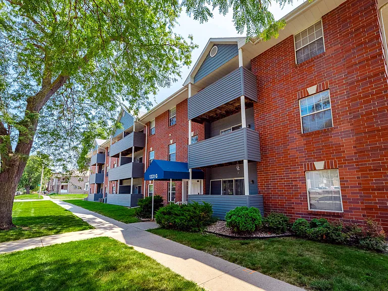 Cambridge Apartments — Photo 1