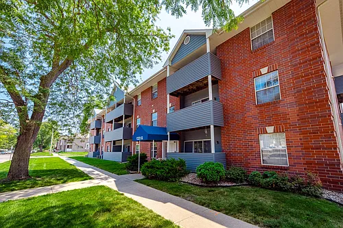 Cambridge Apartments Photo 1