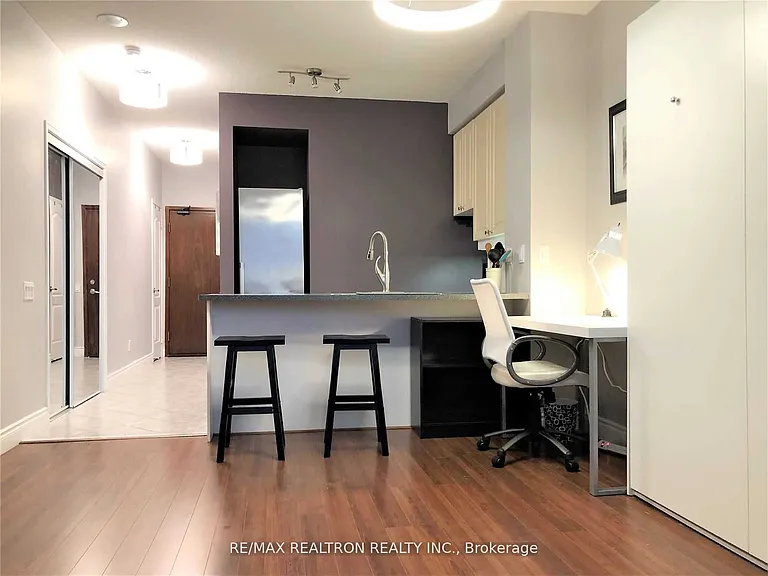 555 Yonge St #508 — Photo 3