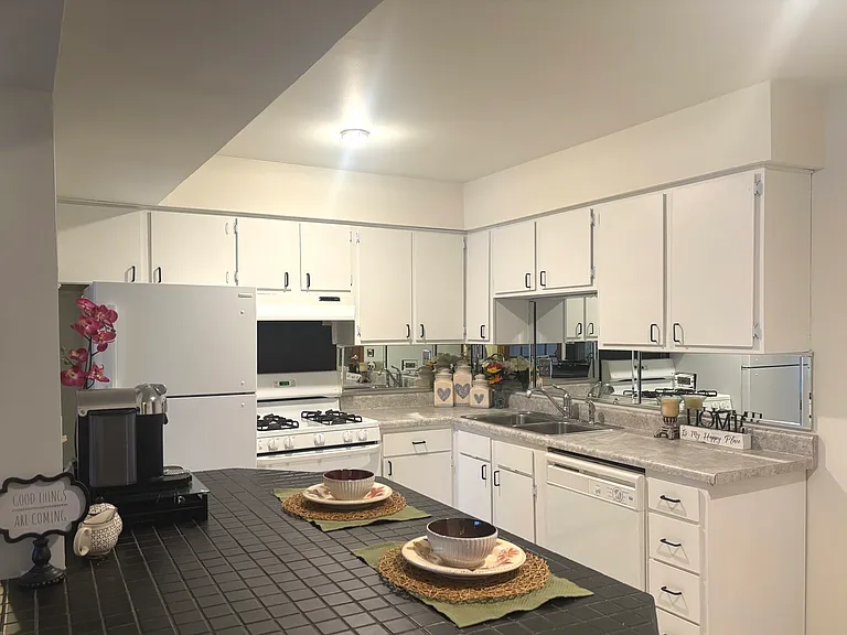112 Mullingar Ct #3C — Photo 3