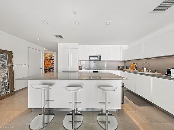 3rd image of 68 SE 6th St APT 2909