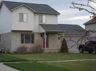 12437 Matthews St, Carleton, MI 48117