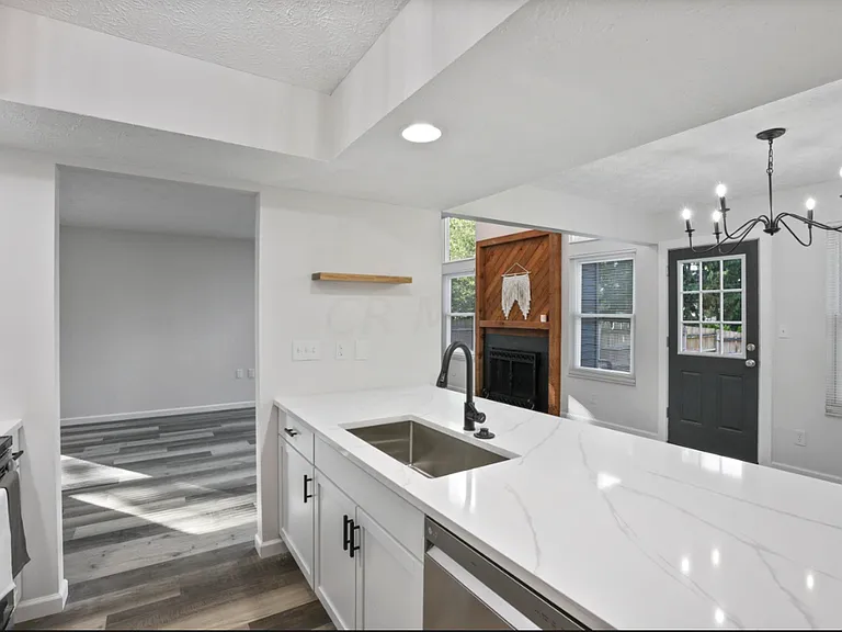 56 Green Bower Ln — Photo 8