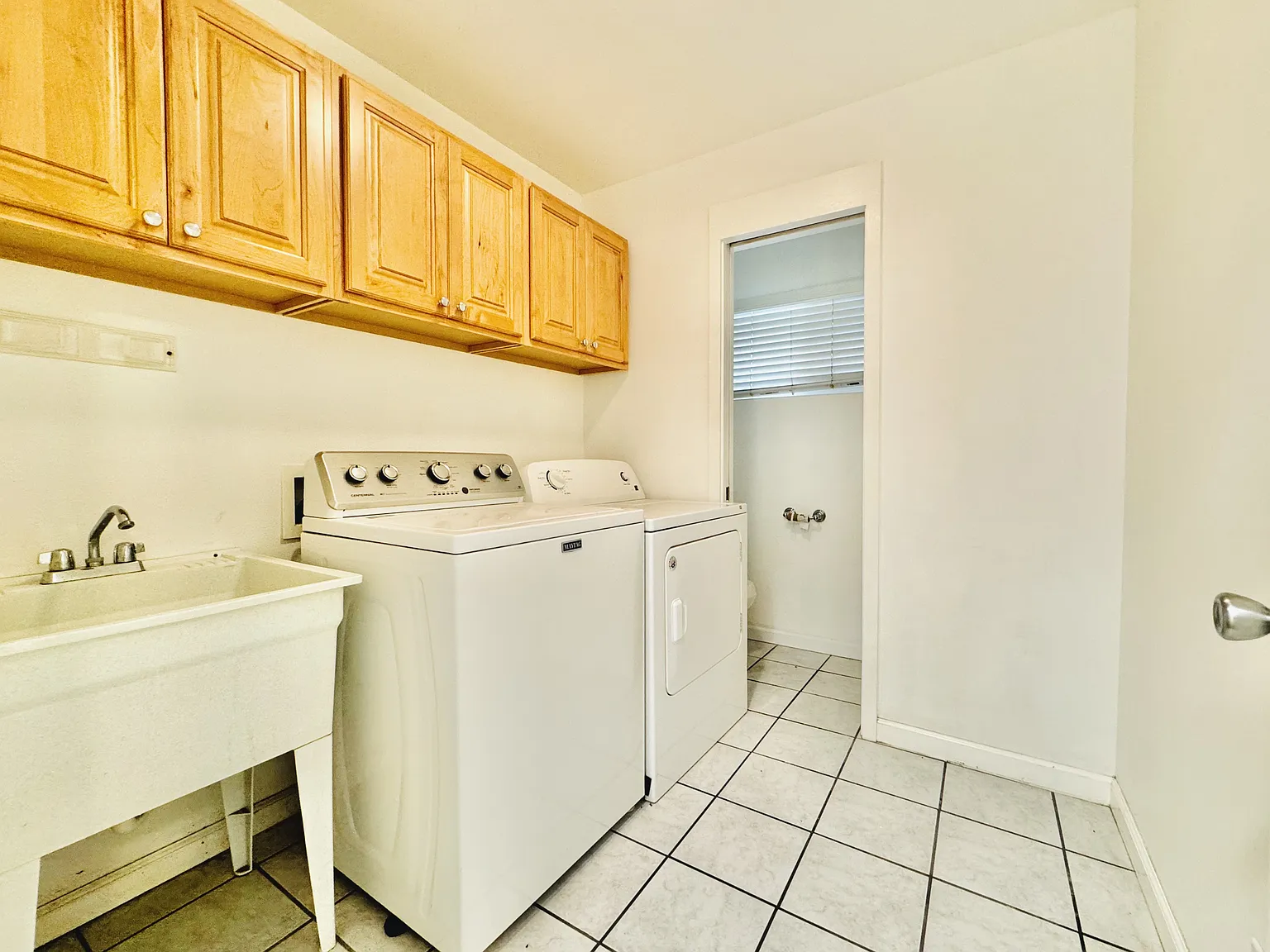 633 South Kamehameha Avenue - 1 — Photo 4