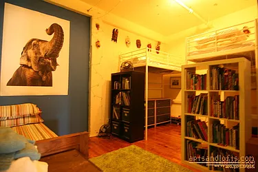 Rented by aptsandlofts.com