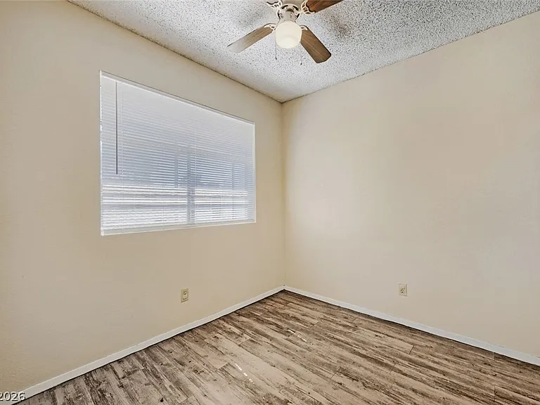 2745 Jennydiane Dr #D — Photo 10