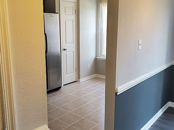 3rd image of 5228 Stockton Dr