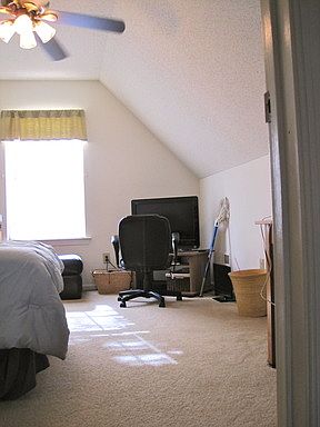 5th image of 708 Woodcott Dr
