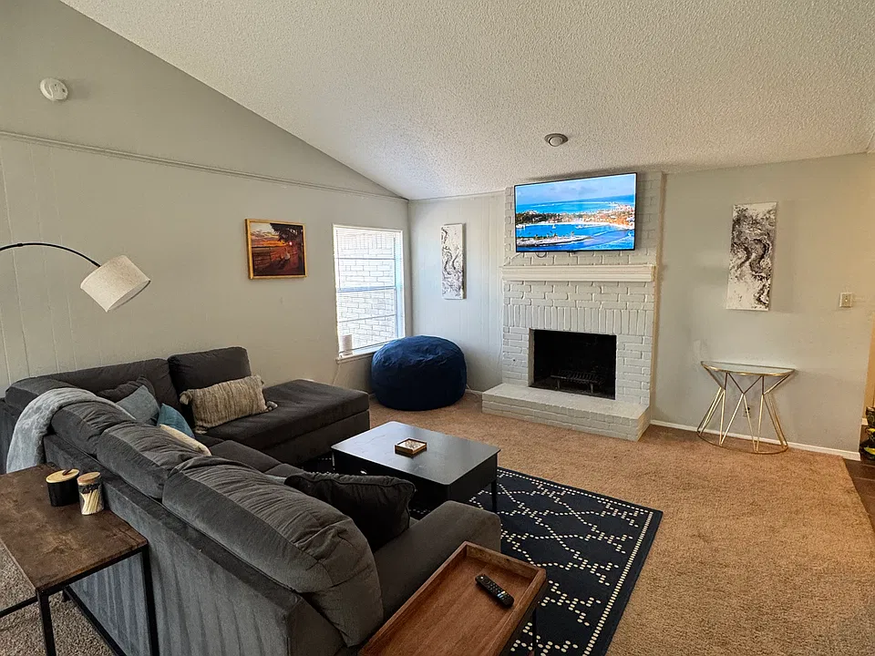 1111 Red Cliff Dr