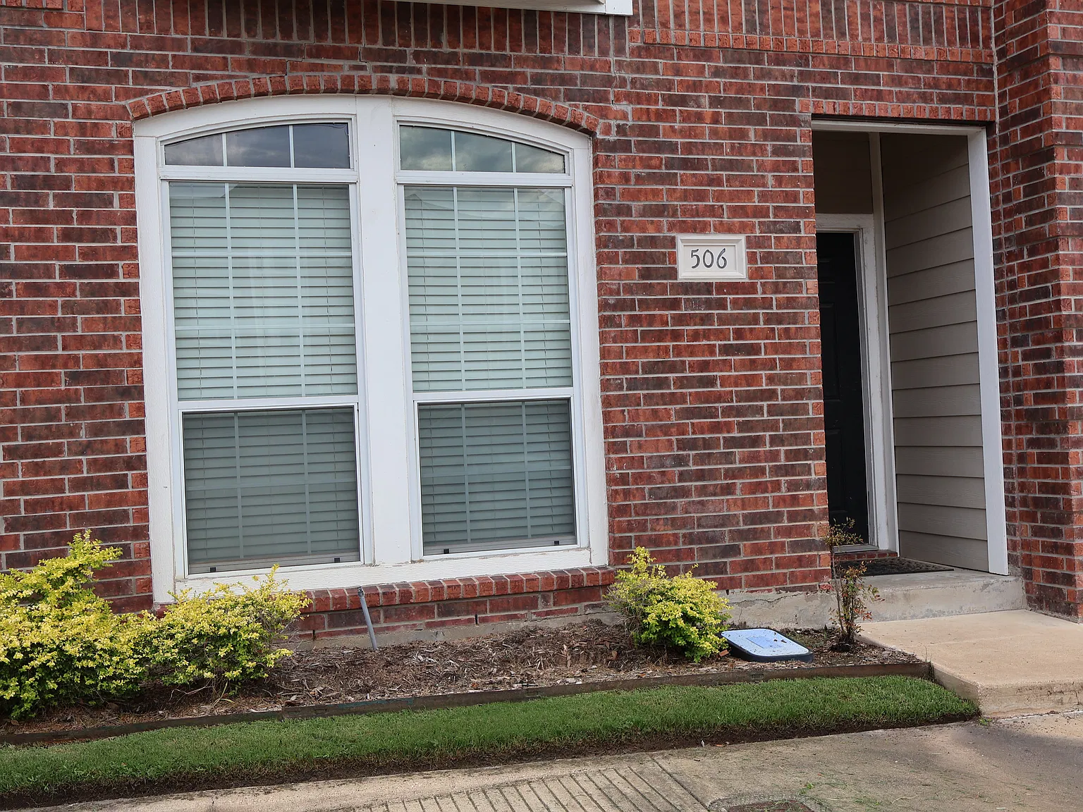 4 bed, 4.5 bath, 1857 sqft, $2,500 — Photo 2