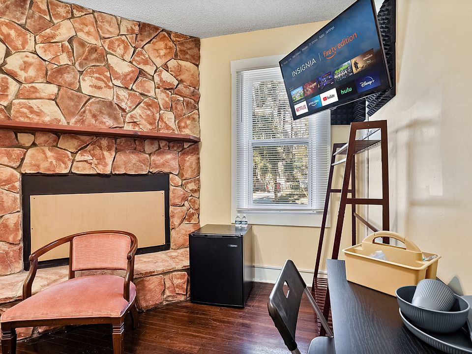 1st image of 6982 Oakwood St Room 3