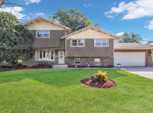 2N551 Pleasant Ave, Glen Ellyn, IL 60137