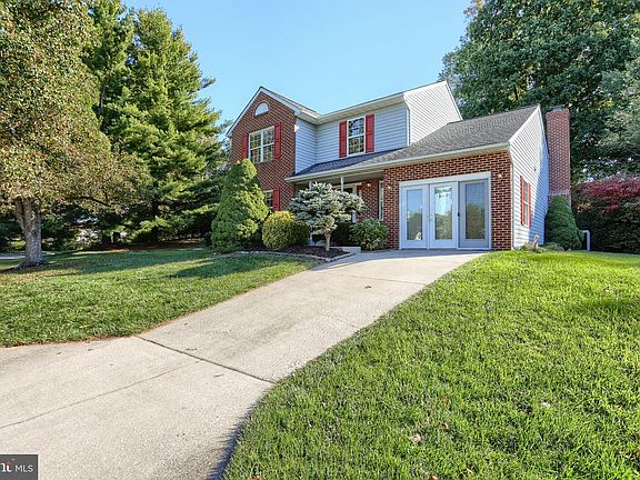 2nd image of 3943 Brittany Ln