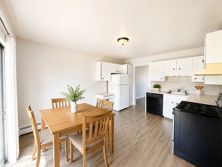 O-680 Lake Michigan Dr NW — Photo 2