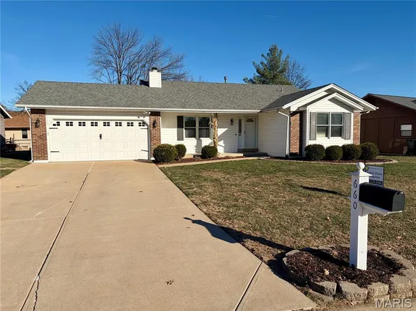 660 Woodstream Dr, Saint Charles, MO 63304