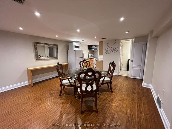 4th image of 428 Paliser Cres N