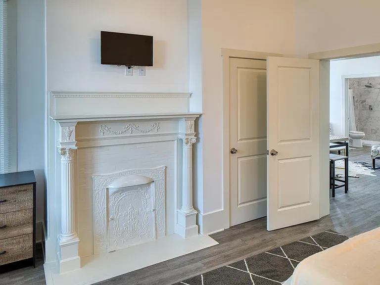 307 W 36th St #B — Photo 13