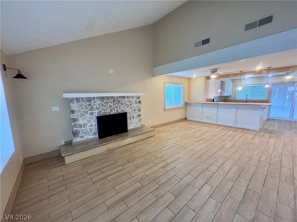 4 bed, 2.5 bath, 1532 sqft, $2,200 — Photo 3