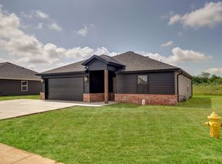 5592 W Mangrove St, Springfield, MO 65802