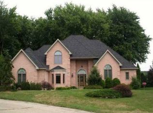 1102 Kathy Ct, Fontana, WI 53125