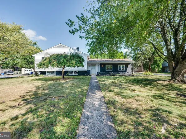739 Fernwood Dr, Douglassville, PA 19518