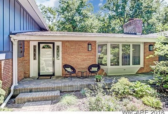 3rd image of 60 Hawthorne Dr