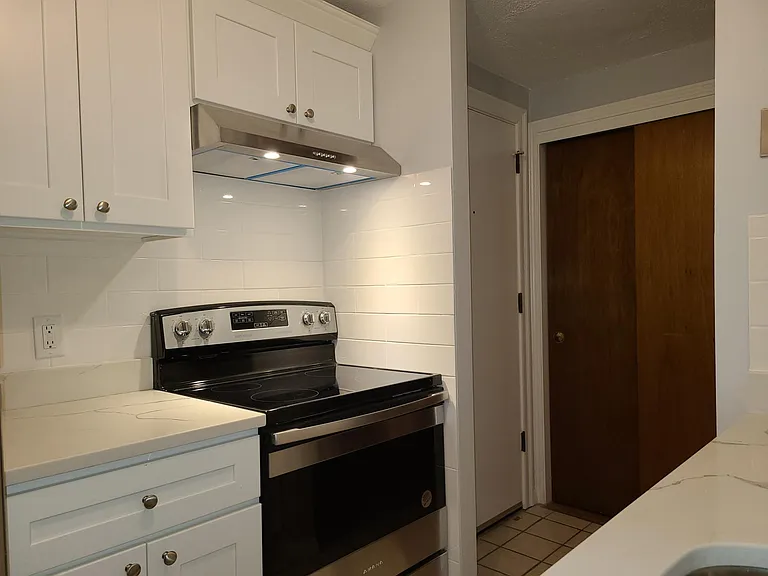 426 Pleasant St #1 — Photo 2