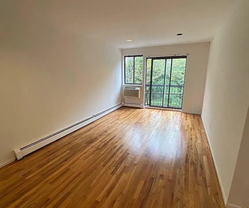 7536 Grand Central Pkwy N #3