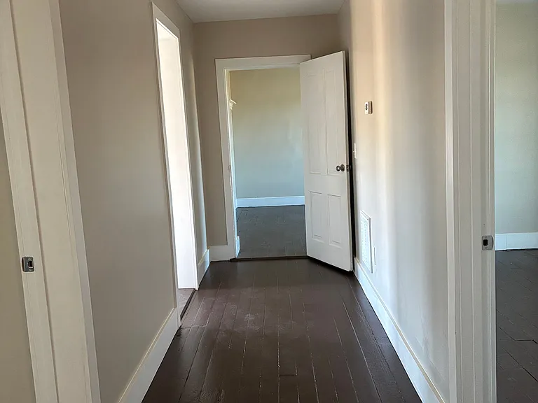 5030 Middle Rd — Photo 11